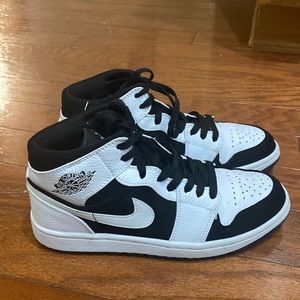 nike jordan mid 1 “white and black”